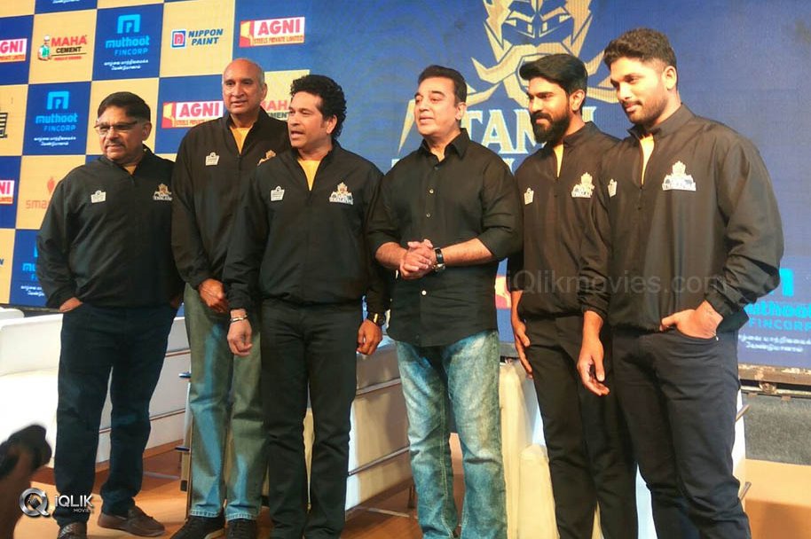 Allu-Arjun-And-RamCharan-at-The-Jersey-Launch-of-Their-Kabaddi-Team-Tamil-Thalaivas